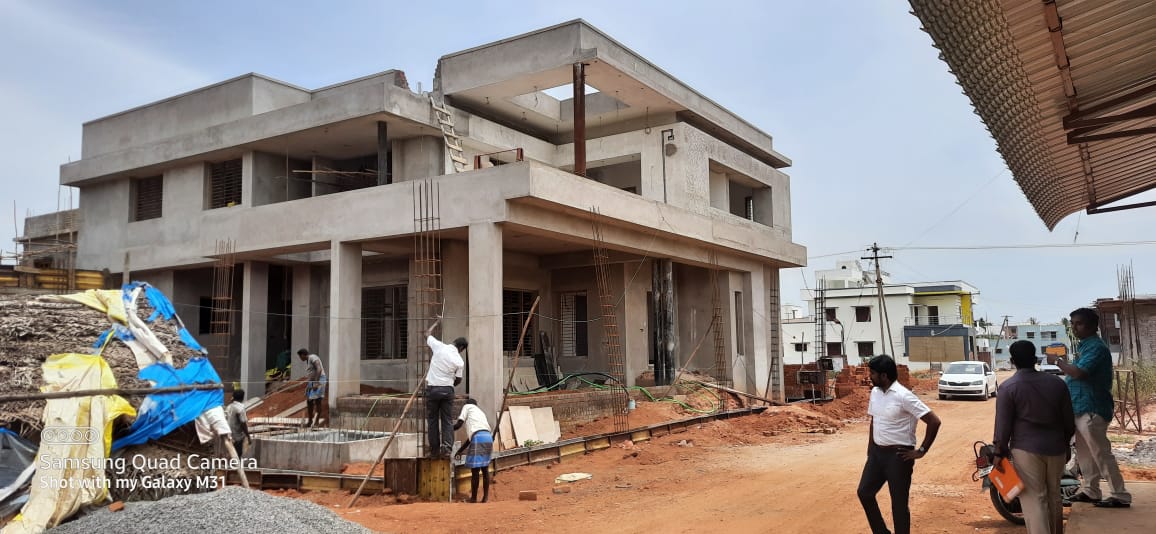Twin-block residence under construction with site team on location